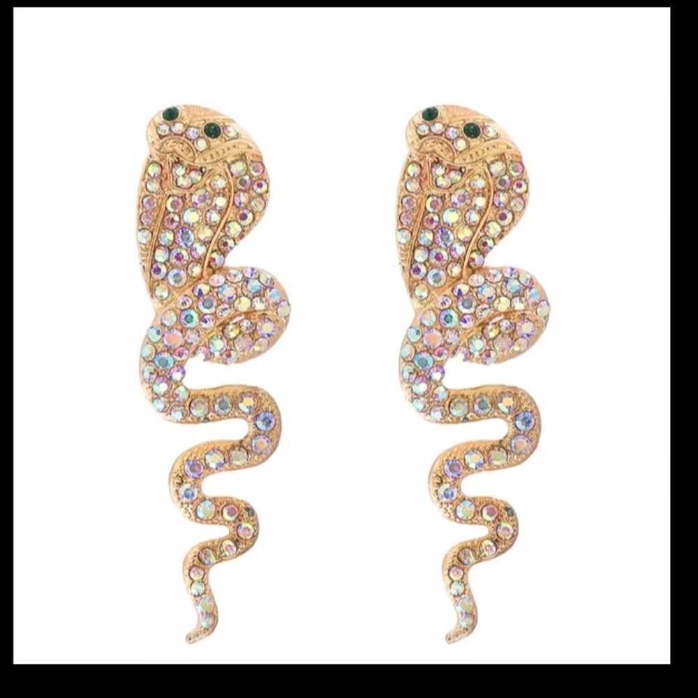 NWOT Snake 🐍 Rhinestone Earrings